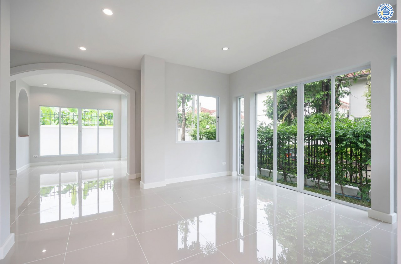 บ้านมือสองตกแต่งใหม่ ม.มณีรินทร์พาร์ค รัตนาธิเบศร์-ท่าอิฐ แบรนด์ Property Perfect เนื้อที่ 66.2 ตร.ว. ฟังก์ชัน 3 ห้องนอน 4 ห้องน้ำ 1 ห้องอเนกประสงค์ จอดรถได้ 2 คัน บนทำเลศักยภาพ เชื่อมต่อทั้ง ถนนรัตนาธิเบศร์ และถนนราชพฤกษ์ ใจกลาง 2 เซ็นทรัลฯ ใกล้ทางด่วนงามวงศ์วาน และรถไฟฟ้า "สถานีบางรักน้อยท่าอิฐ"